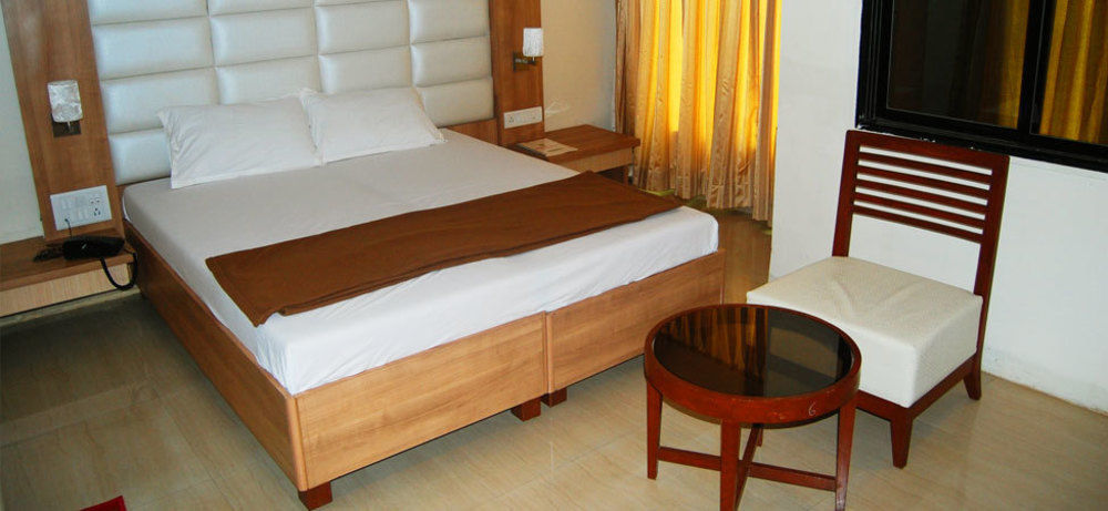 Oyo 2026 Hotel Aishwarya Residency Navi Mumbai Eksteriør bilde