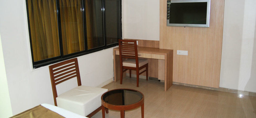 Oyo 2026 Hotel Aishwarya Residency Navi Mumbai Eksteriør bilde