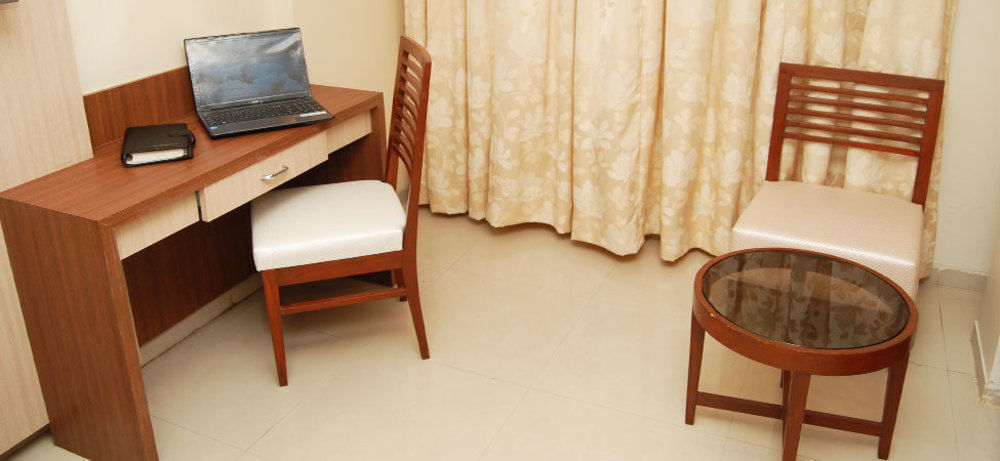 Oyo 2026 Hotel Aishwarya Residency Navi Mumbai Eksteriør bilde