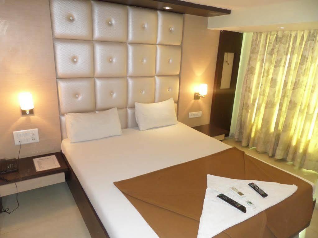 Oyo 2026 Hotel Aishwarya Residency Navi Mumbai Eksteriør bilde