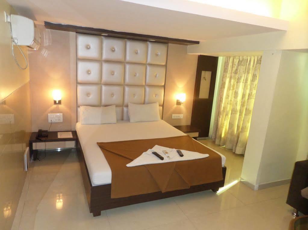 Oyo 2026 Hotel Aishwarya Residency Navi Mumbai Eksteriør bilde